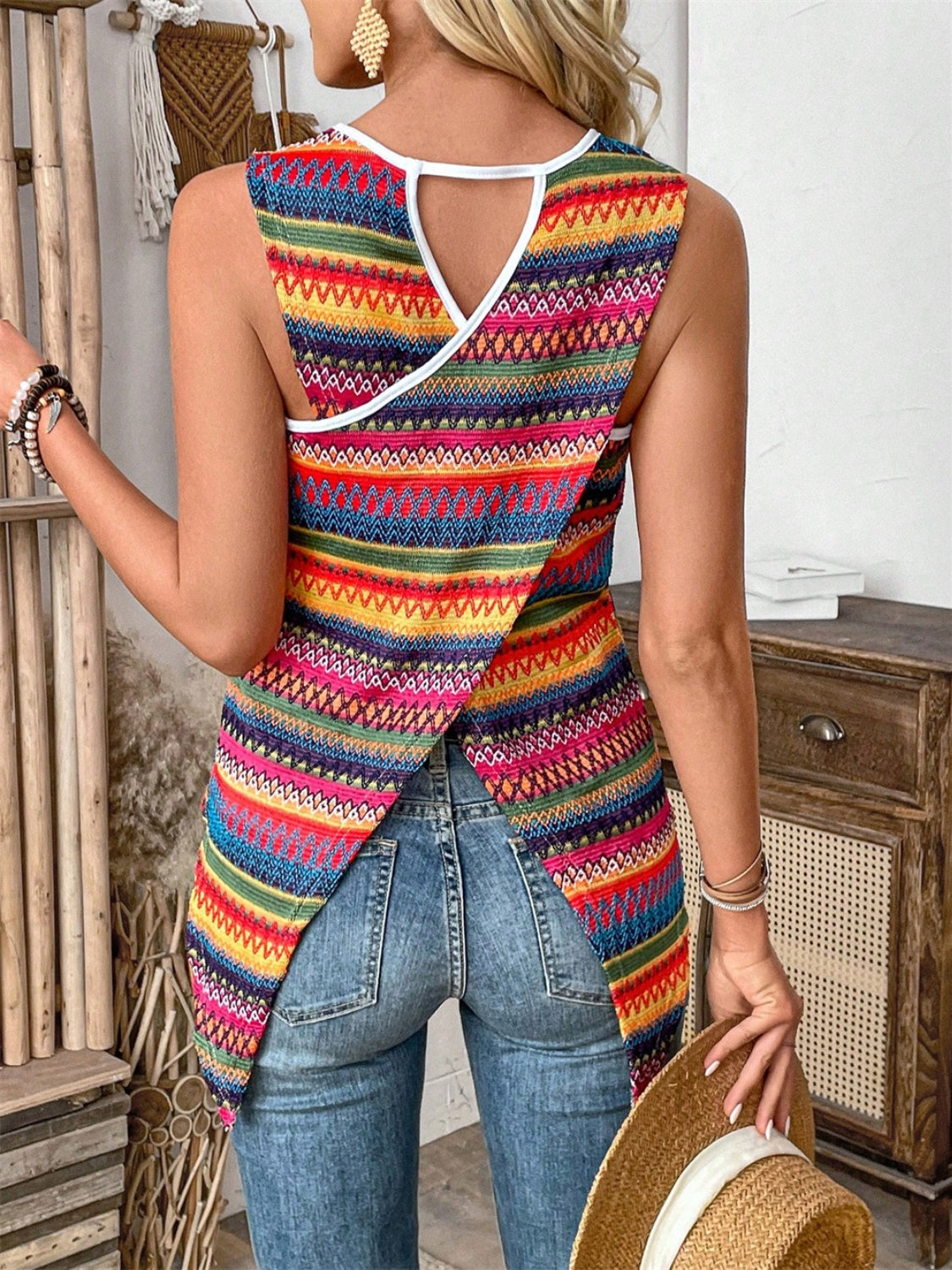 Cutout Slit Contrast Round Neck Tank